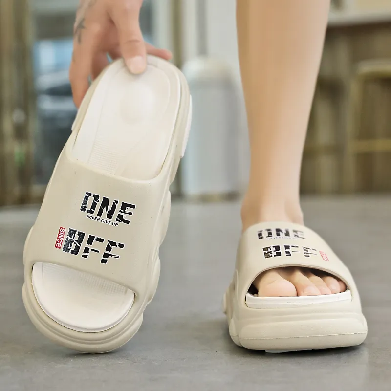 Le Drag Outerwear Slippers White Black-10