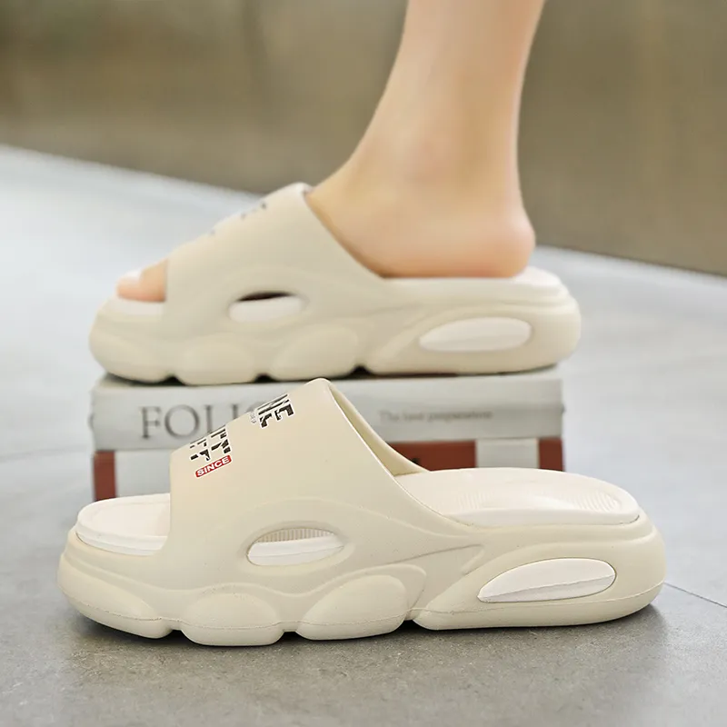 Le Drag Outerwear Slippers White Black-13
