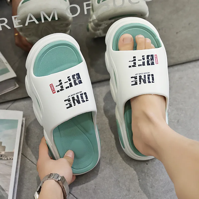 Le Drag Outerwear Slippers White Black-6