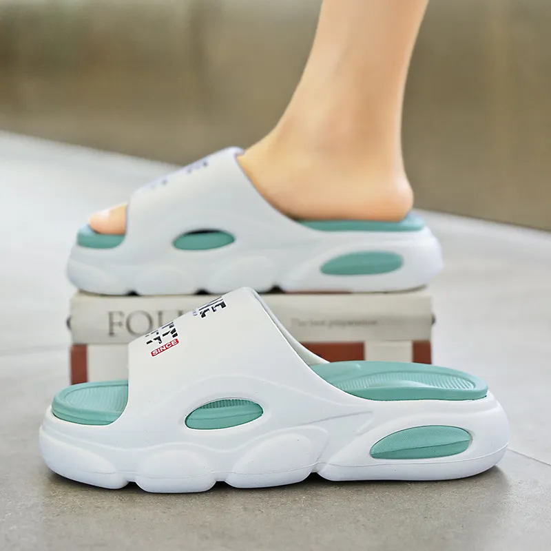 Le Drag Outerwear Slippers White Black-5
