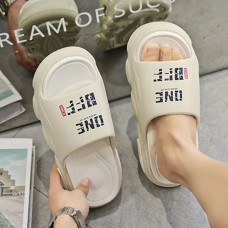 Le Drag Outerwear Slippers White Black-12