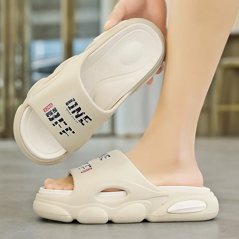 Le Drag Outerwear Slippers White Black-11