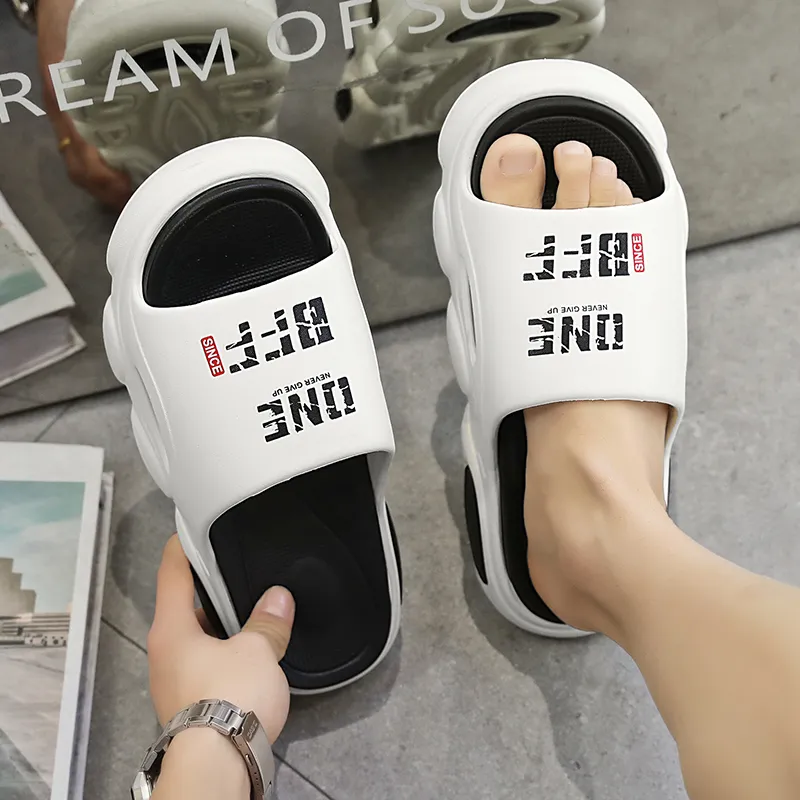Le Drag Outerwear Slippers White Black-26