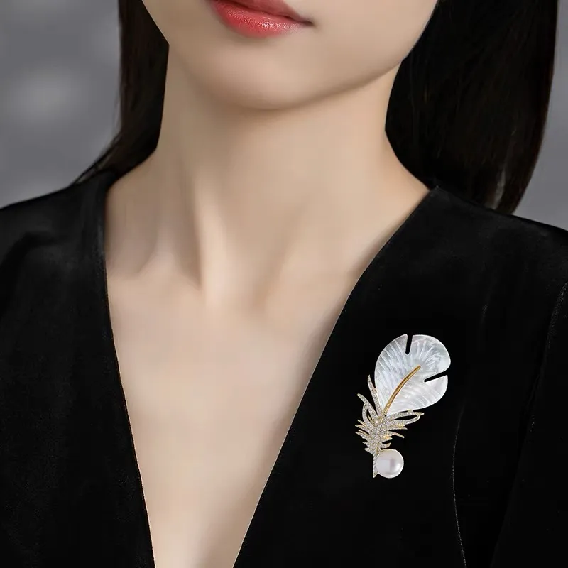 ZWU Zinc Alloy Brooches Women's-4