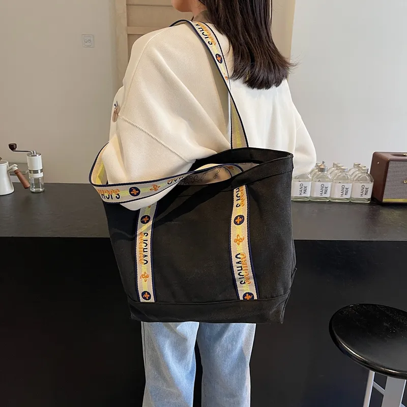 Worm's Home Oxford Tote Bag Shoulder Bag Women's Ecru/Black/Khaki-2