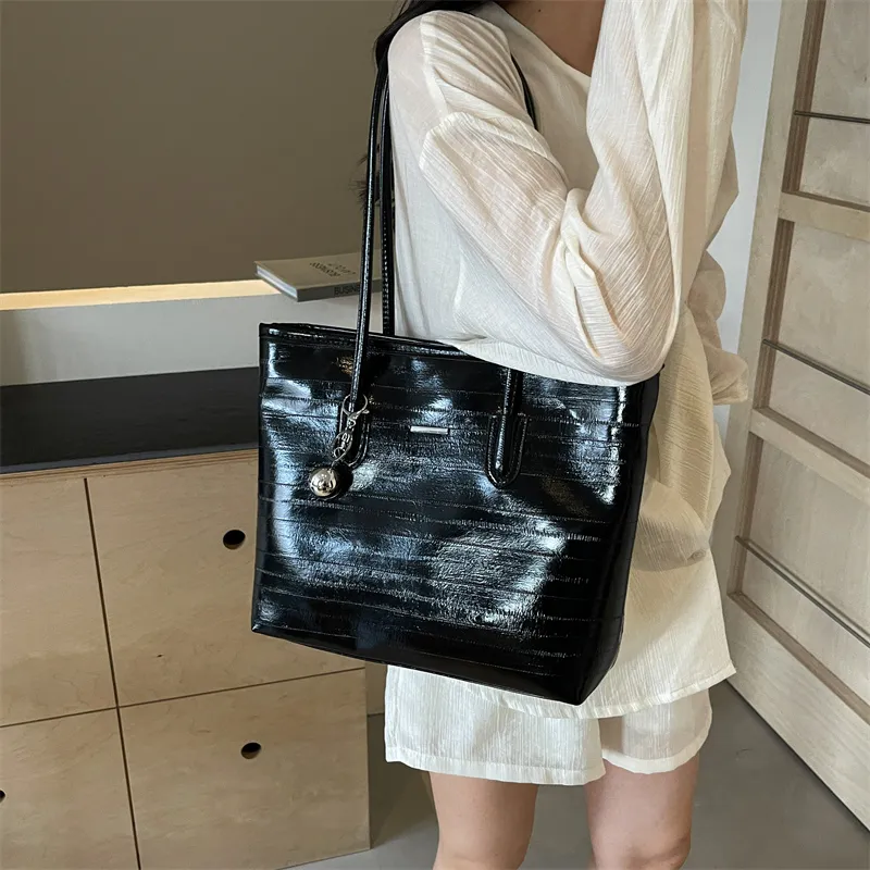 Iman's House PU Shoulder Bag Regular Women's Silver/Ecru/Black-9