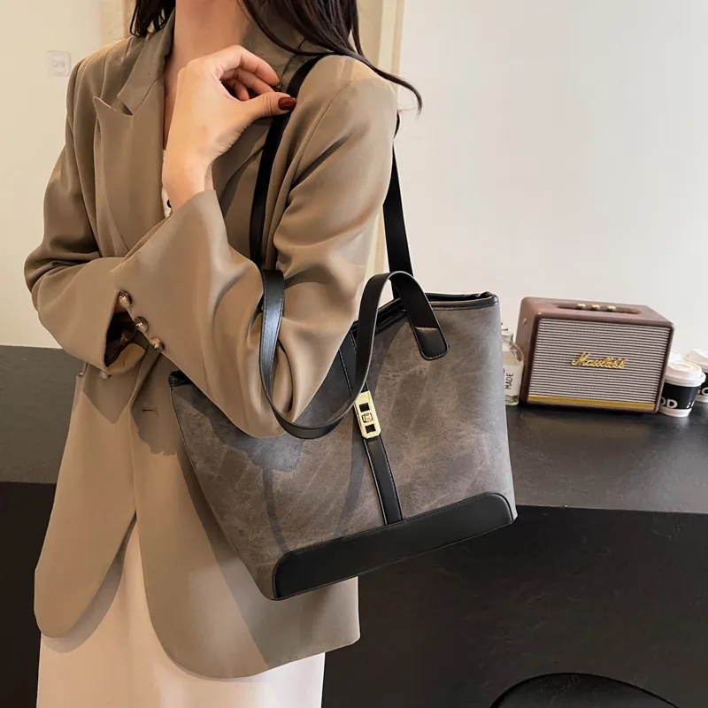 Iman's House PU Tote Bag Shoulder Bag Regular Women's Ecru/Dark Tea/Blue/Coffee-8