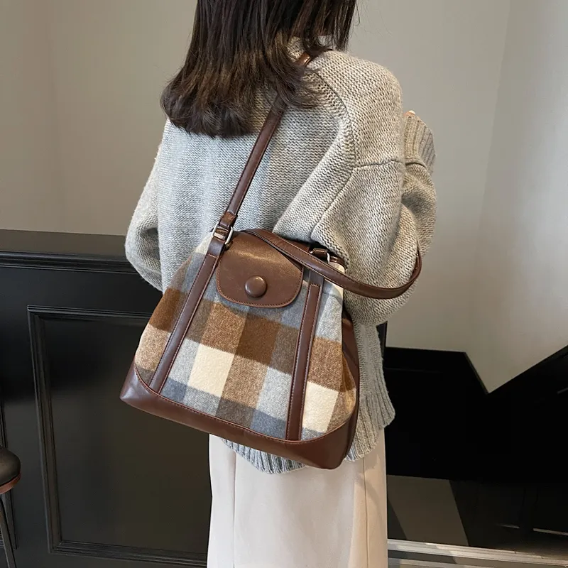 Iman's House Woolen Shoulder Bag Women's Coffee-3