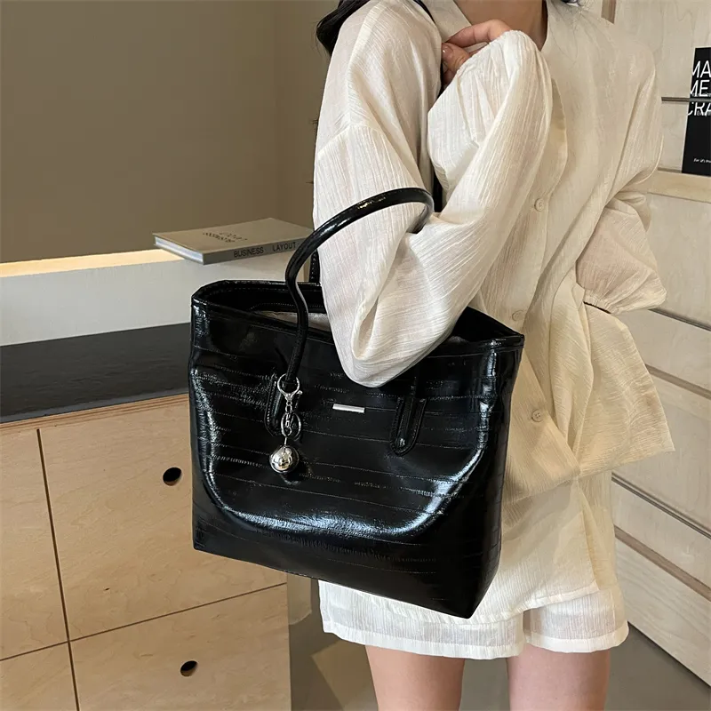 Iman's House PU Shoulder Bag Regular Women's Silver/Ecru/Black-11
