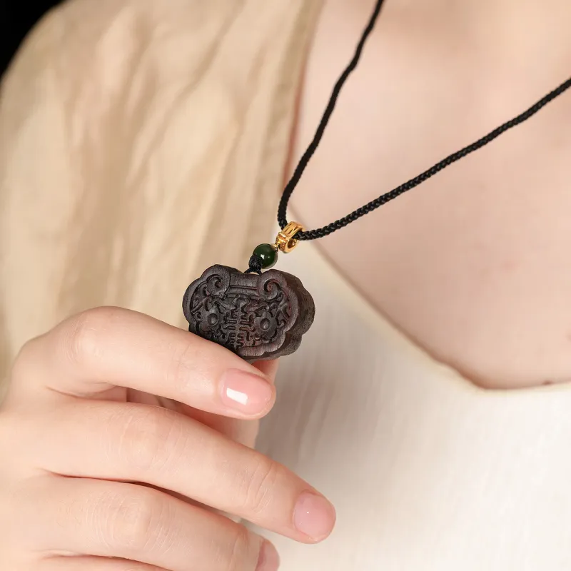 Santan Lodge Agarrattan Necklaces Unisex-4