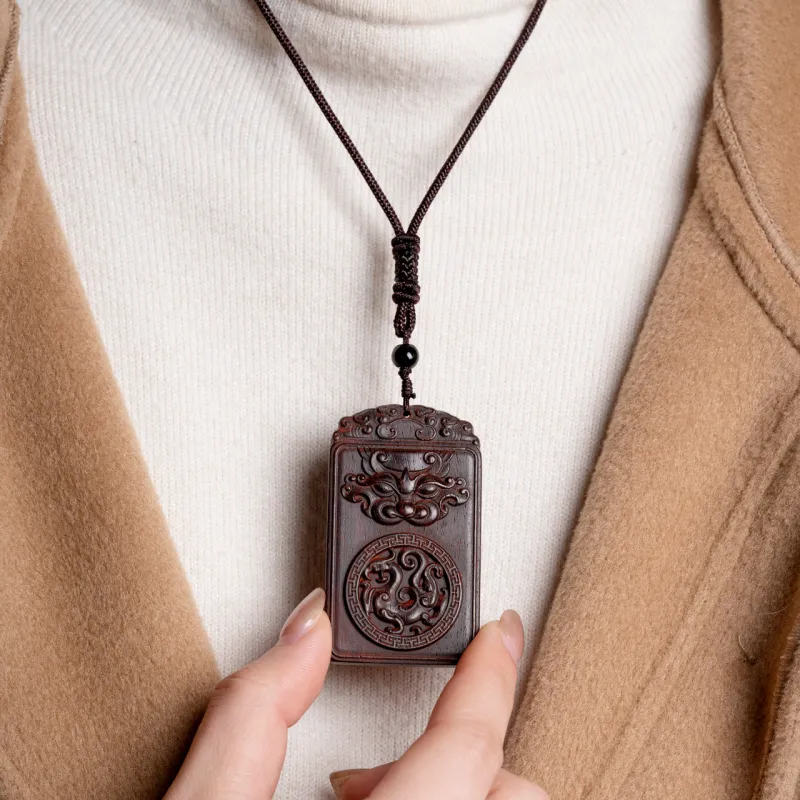 Santan Lodge Pterocarpus Necklaces Unisex-3