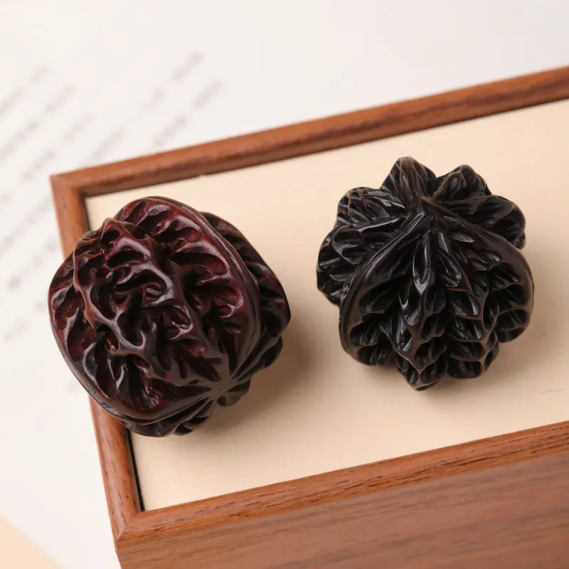 Santan Lodge Pterocarpus Pendants Unisex-2