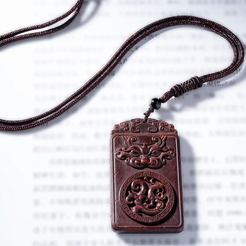 Santan Lodge Pterocarpus Necklaces Unisex-2
