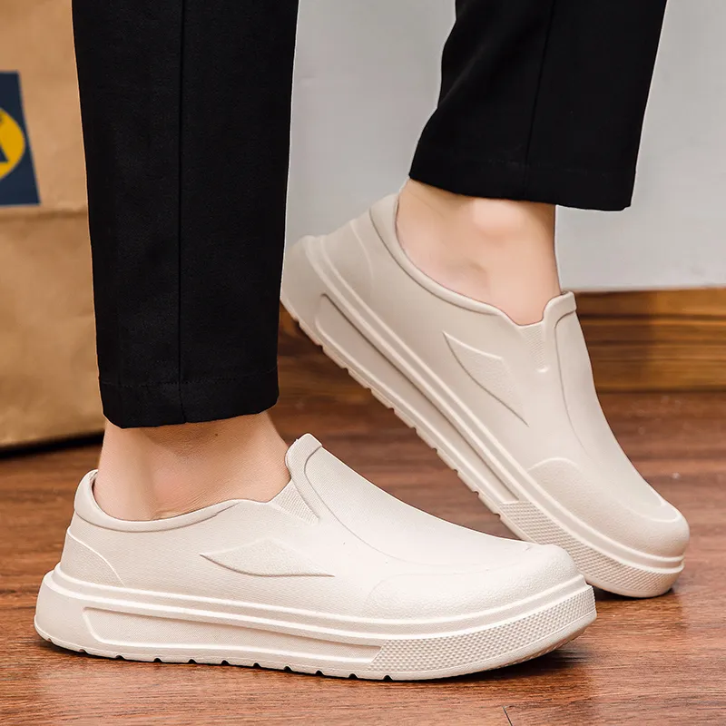 Black tailed Deer Slip Resistant Abrasion Resistant Closed Toe Slippers Men's-8