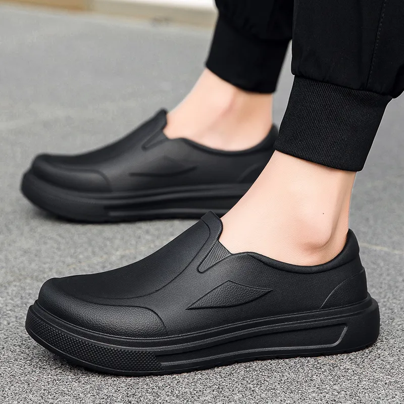 Black tailed Deer Slip Resistant Abrasion Resistant Closed Toe Slippers Men's-2
