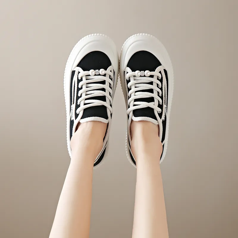 Black tailed Deer Slip Resistant, Lightweight, And Breathable Low Top Skateboard Shoes Women's-7