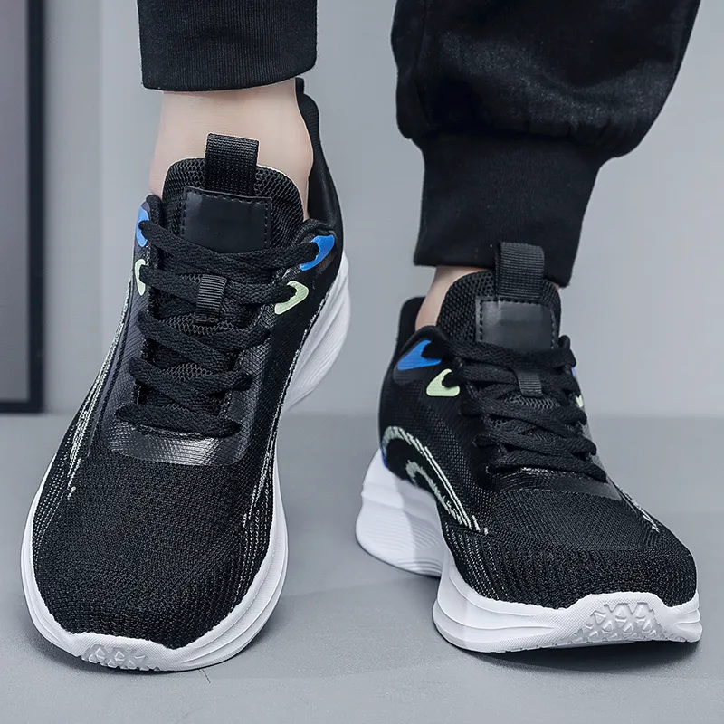 Black tailed Deer Low Top Running Shoes Men's-1