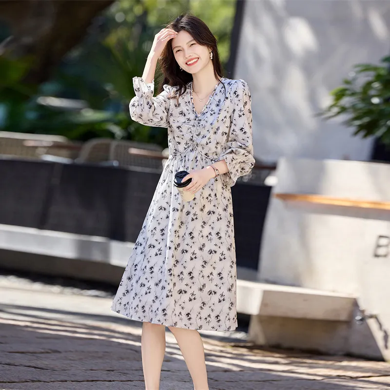 Still quiet Long Sleeved Dresses Women's Gray-1