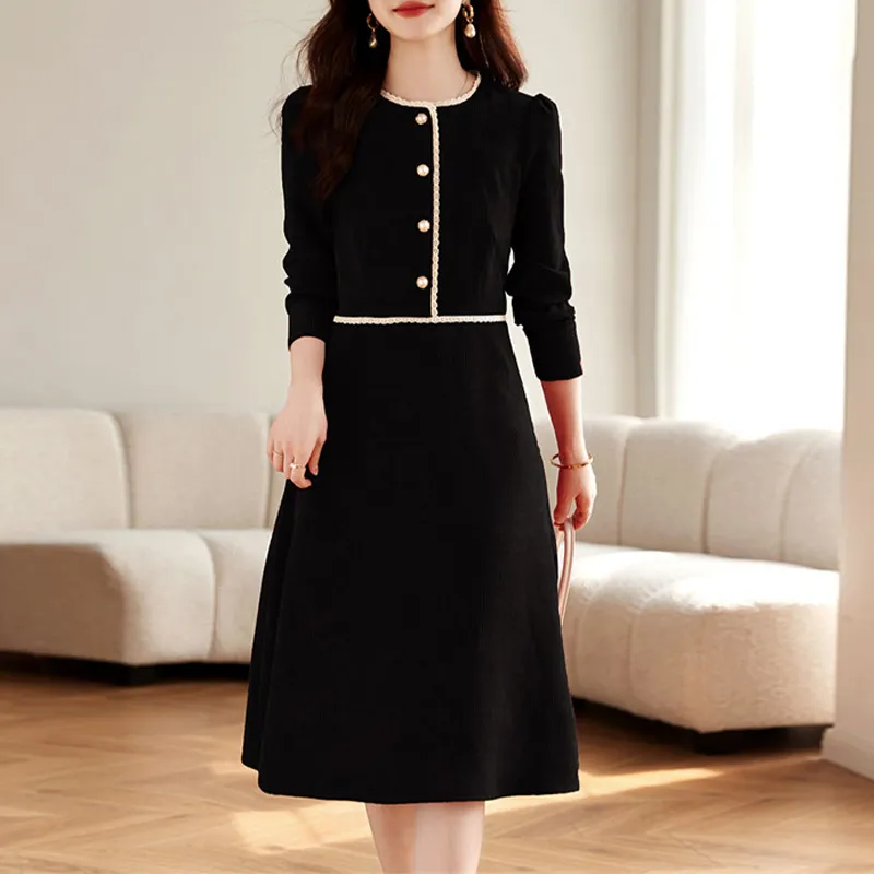 Still Quiet Long Sleeved Dresses Women's Red-9