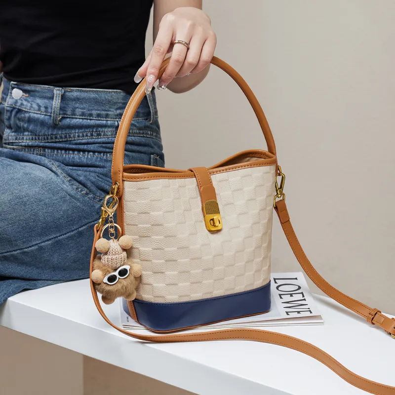 15 MINS Cow Leather Shoulder Bag, Crossbody Bag, Handbag Regular Women's Ecru-1
