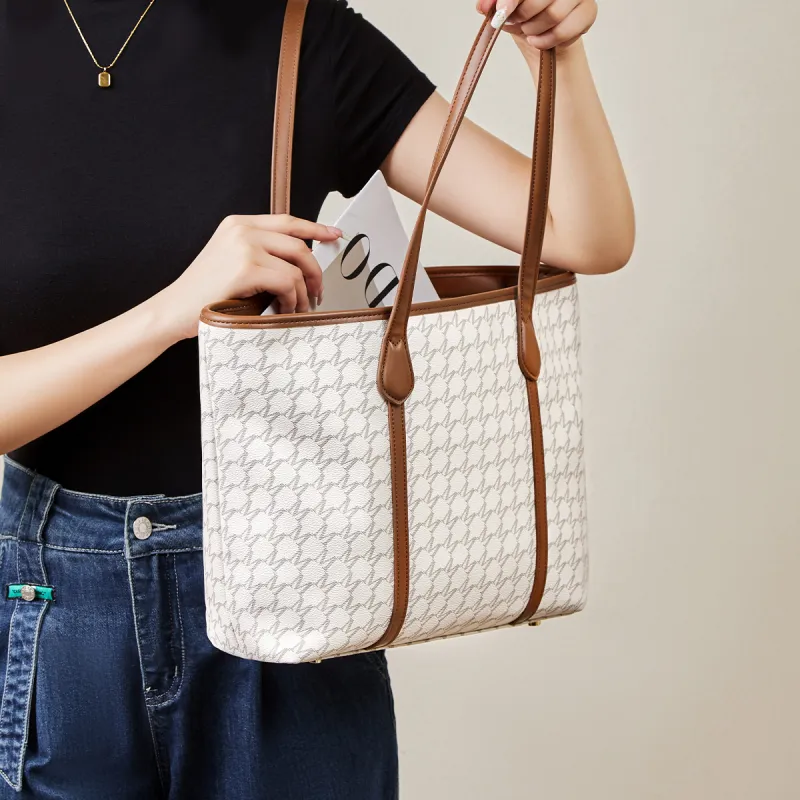 15 MINS PVC Tote Bag, Shopping Bag, One Shoulder Bag Regular Large Size Women's Ecru/Coffee-2