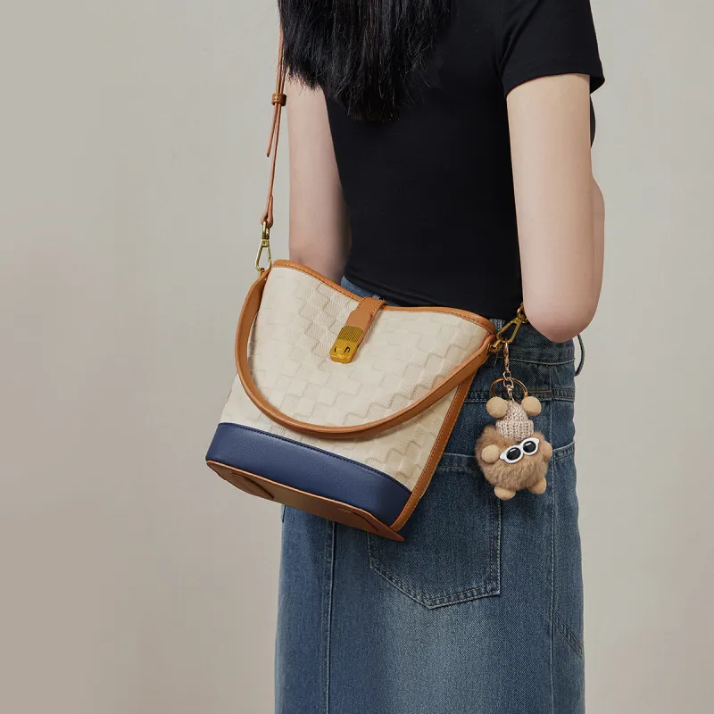 15 MINS Cow Leather Shoulder Bag, Crossbody Bag, Handbag Regular Women's Ecru-2