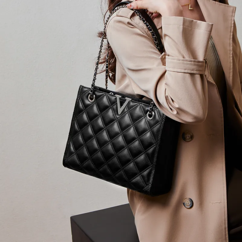15 MINS Cow Leather Patchwork Synthetic Leather Commuter Bag Chain Bag Tote Shoulder Bag Regular Women's Black-2