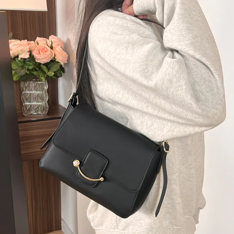 TOMATO&POTATO Cow Leather Shoulder Bag Women's Black-3