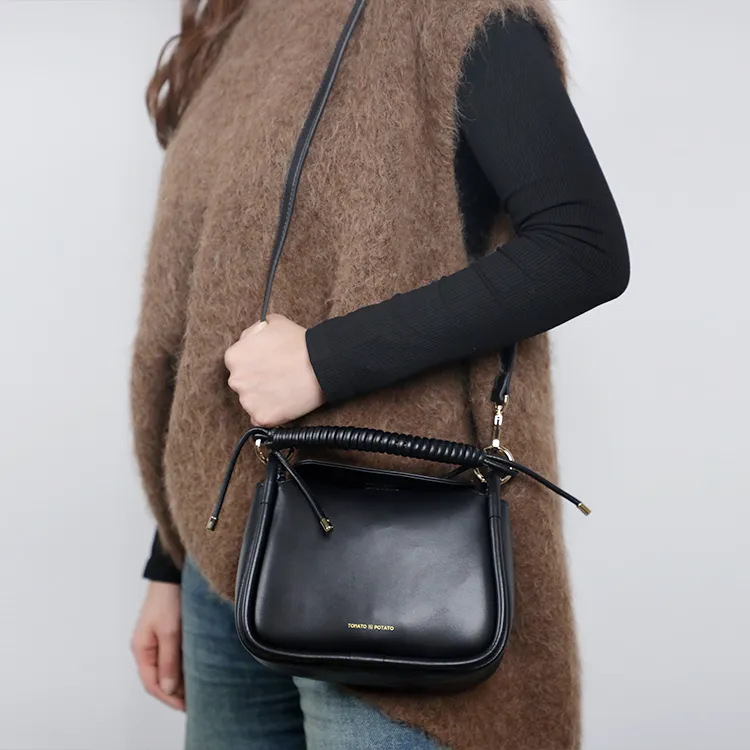 TOMATO&POTATO Cow Leather Shoulder Bag Women's Black-3