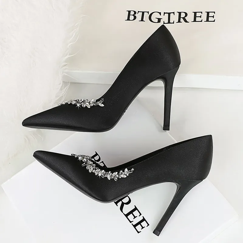 Dunnu Slim Heel High Heels Women's-14