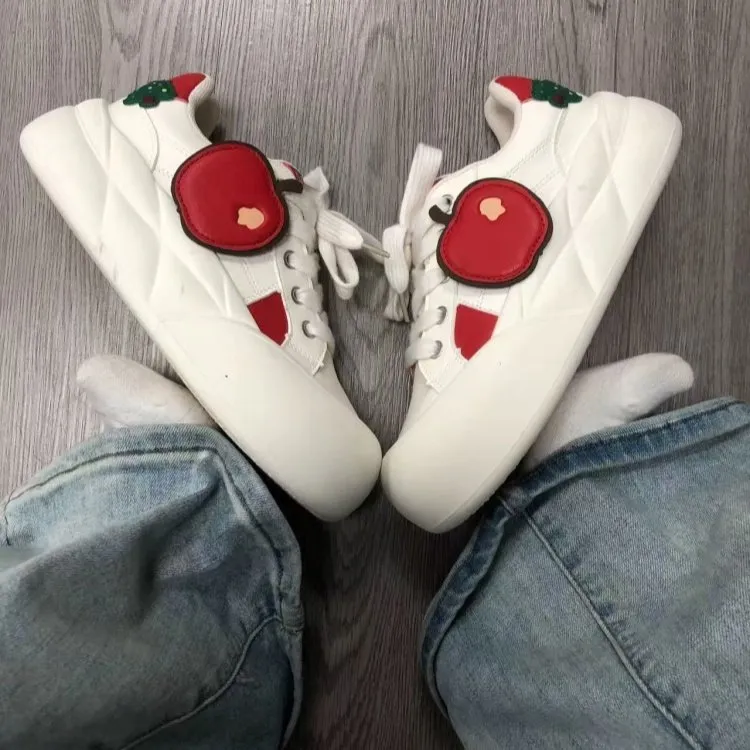 VICTORIA&VERA Apple Shoes Height Enhancing Wear Resistant Lightweight Breathable Low Top Skateboard Shoes Women's-2