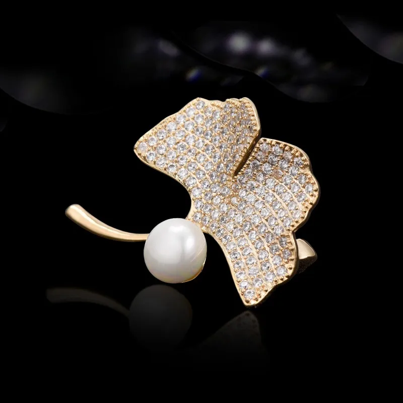 Lan Ying Crystal/Alloy Brooches Unisex-1