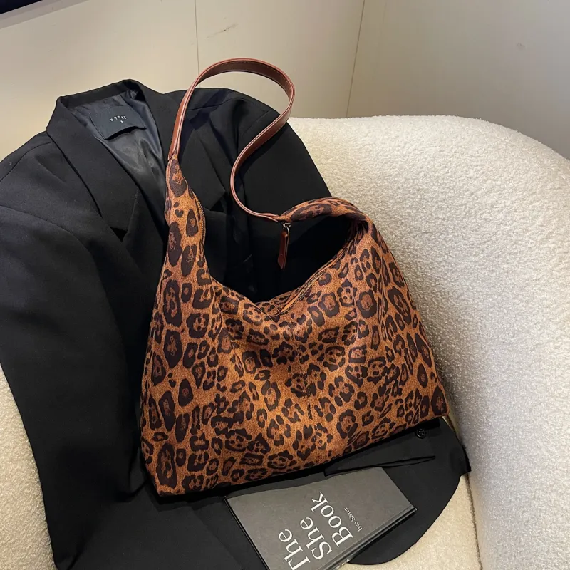 Meow In The Grass Suede Shoulder Bag Women's Black/Coffee/Brown-16