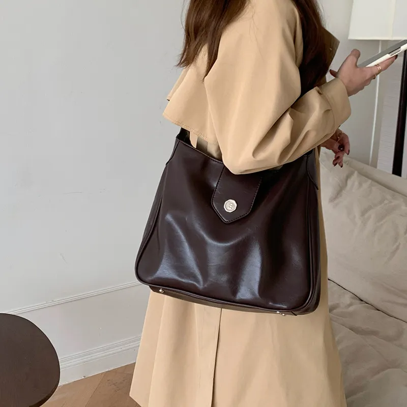 Meow In The Grass PU Shoulder Bag Regular Women's Black/Coffee-7