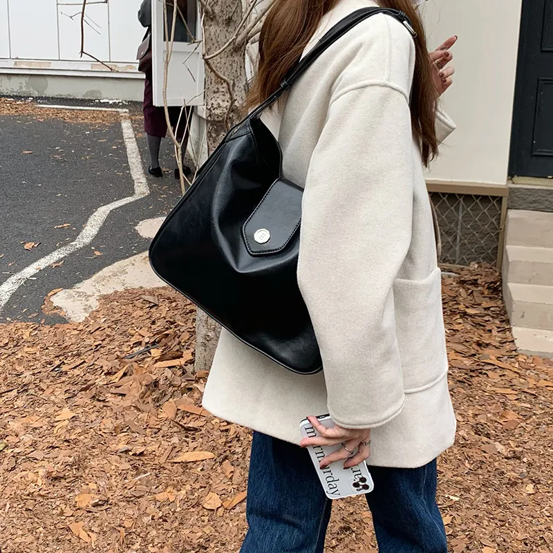 Meow In The Grass PU Shoulder Bag Regular Women's Black/Coffee-3