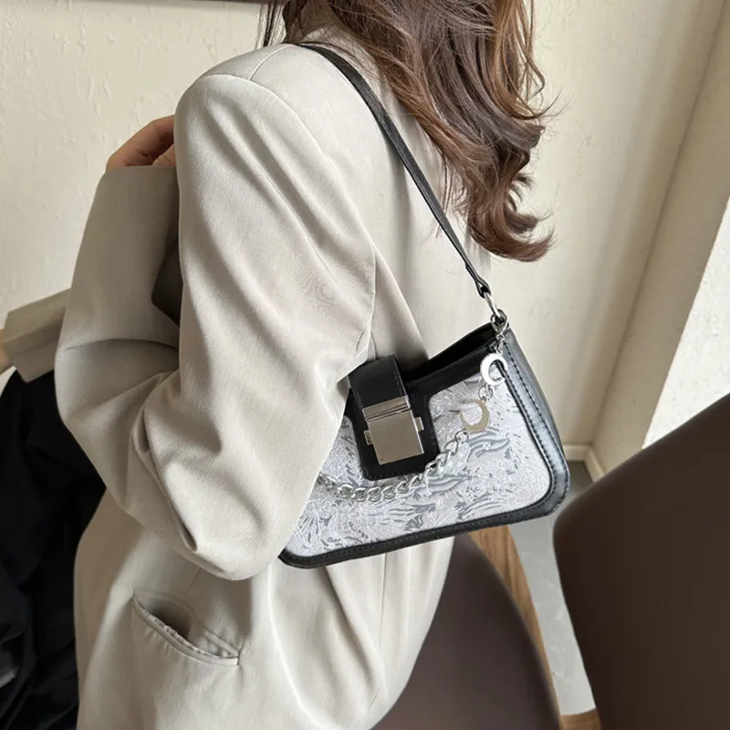 Meow in the grass Shoulder Bags-6