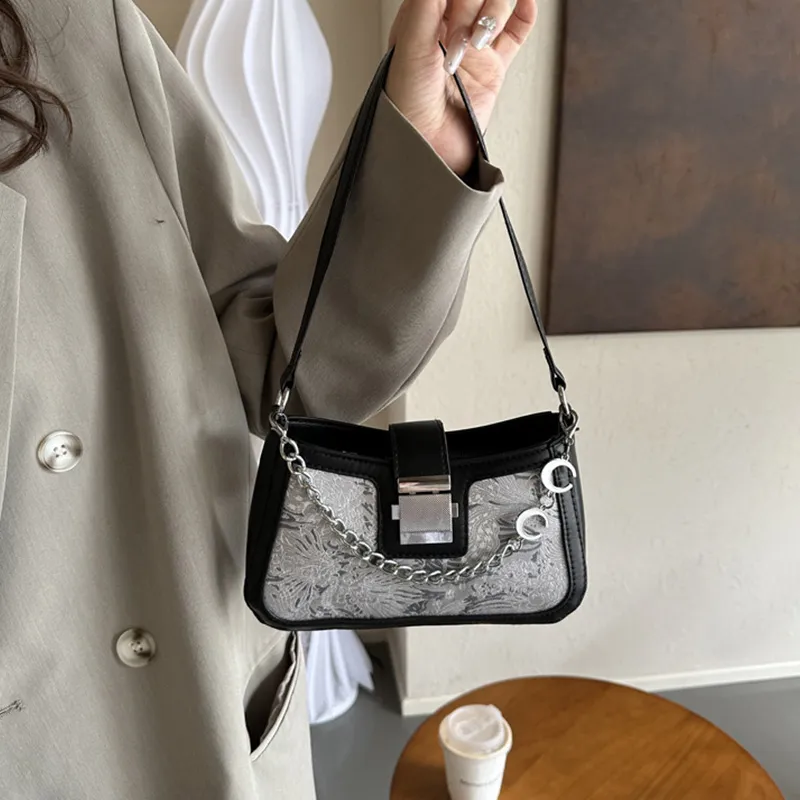 Meow in the grass Shoulder Bags-4