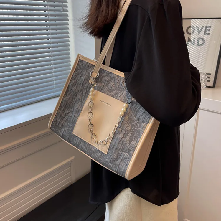Meow in the grass Shoulder Bags-3