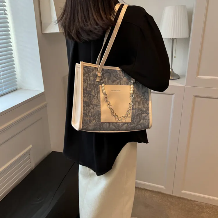 Meow in the grass Shoulder Bags-6
