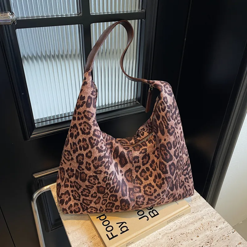 Meow In The Grass Suede Shoulder Bag Women's Black/Coffee/Brown-10