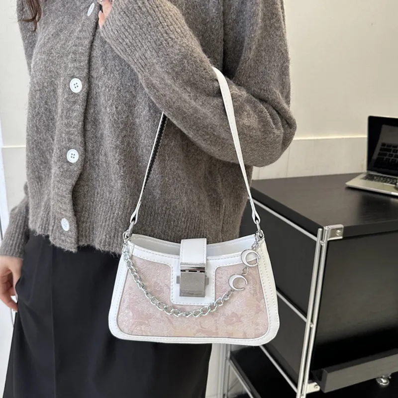 Meow in the grass Shoulder Bags-10