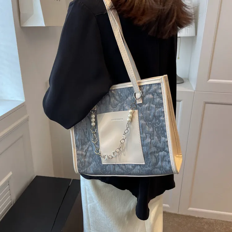 Meow in the grass Shoulder Bags-4