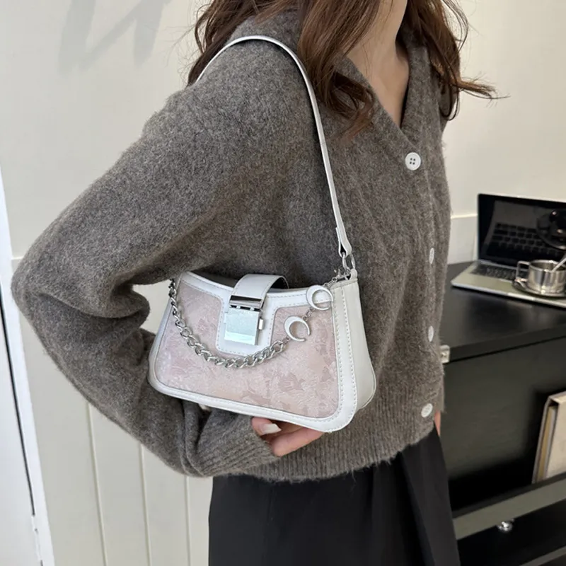 Meow in the grass Shoulder Bags-11