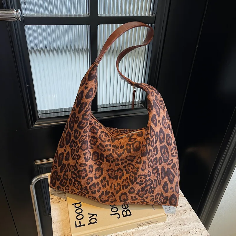 Meow In The Grass Suede Shoulder Bag Women's Black/Coffee/Brown-14
