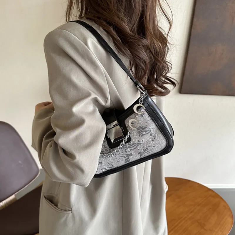 Meow in the grass Shoulder Bags-2