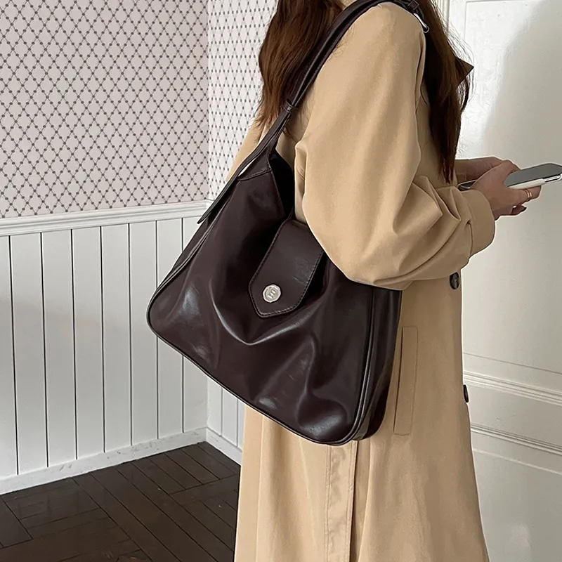 Meow In The Grass PU Shoulder Bag Regular Women's Black/Coffee-9