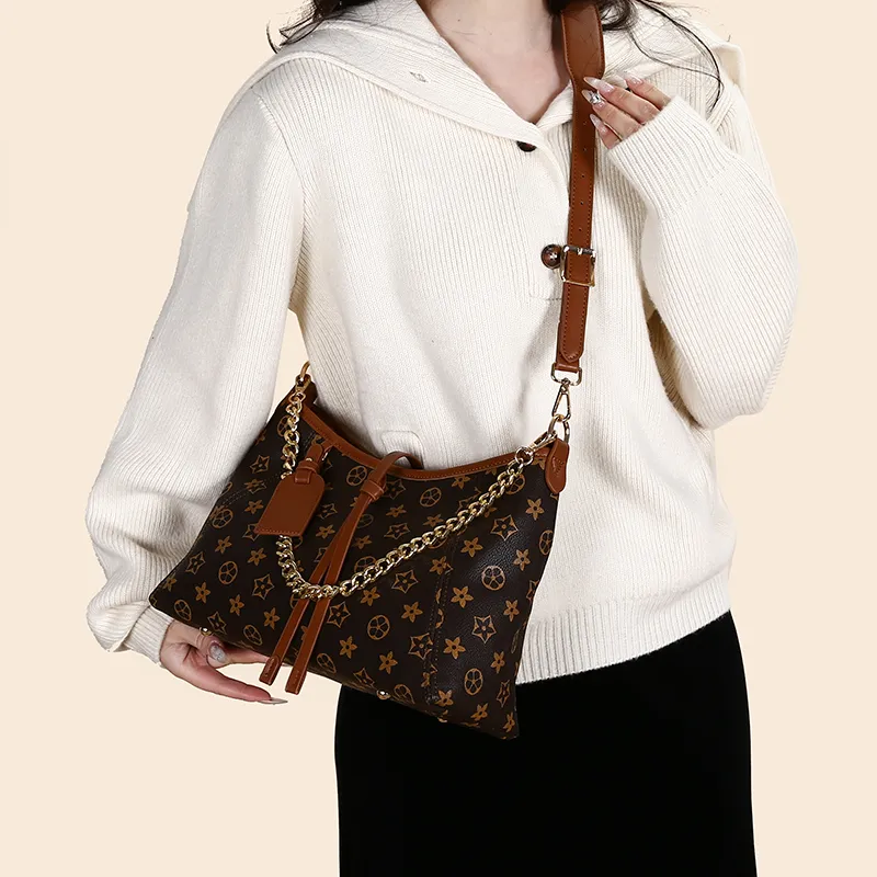 Meow In The Grass Synthetic Leather Shoulder Bag Regular Women's Coffee-1