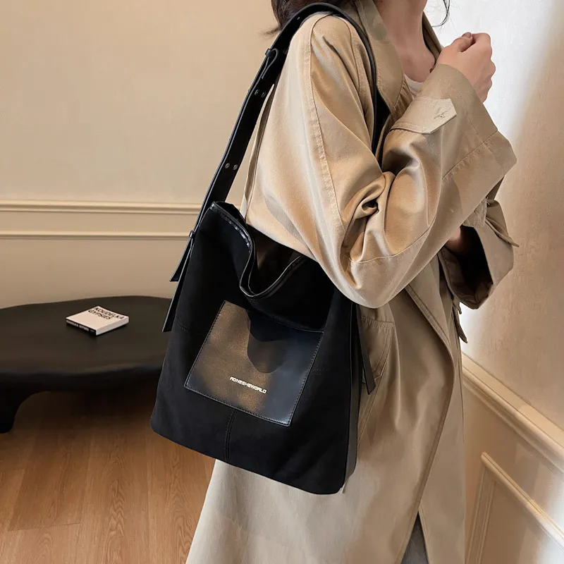 Meow In The Grass Synthetic Leather Shoulder Bag Regular Women's Multicolor-2