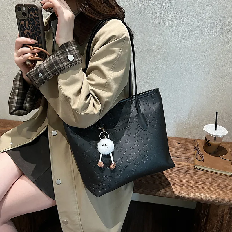 Meow In The Grass PU Shoulder Bag Regular Unisex Black/Pink/Khaki-1