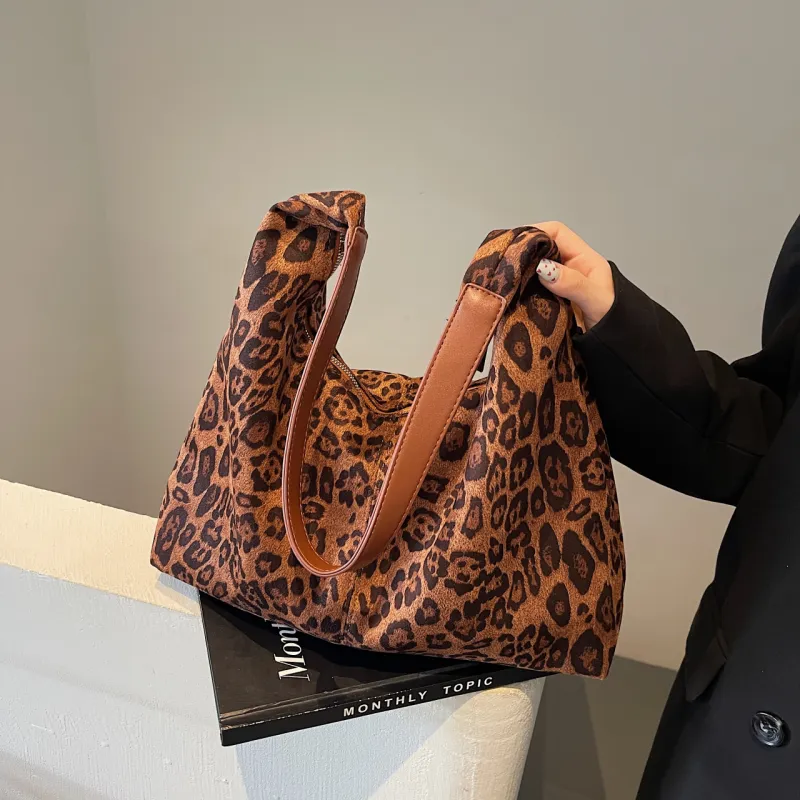 Meow In The Grass Suede Shoulder Bag Women's Black/Coffee/Brown-13